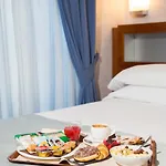 Western Plaza Hotel 4*