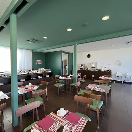 Western Plaza 4* Neapol