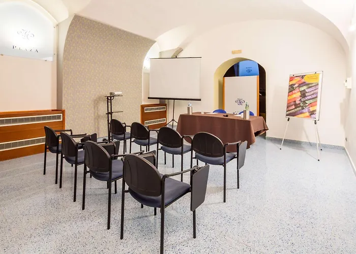 Western Plaza Szálloda