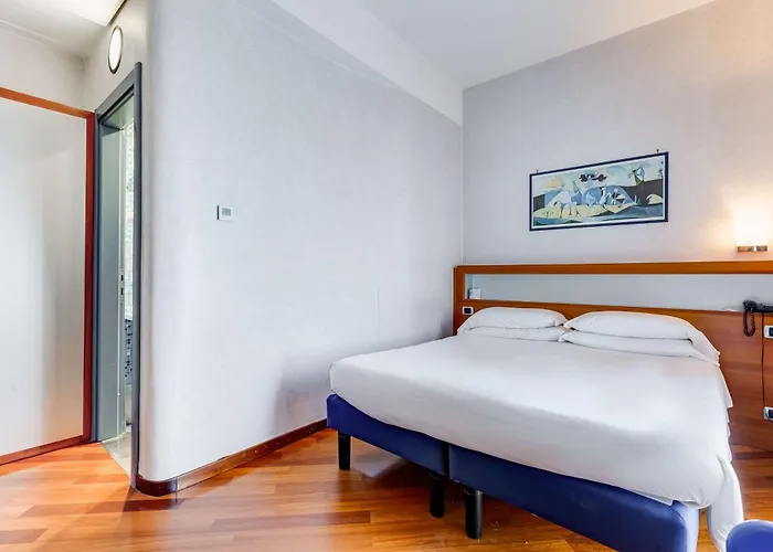 Western Plaza Szálloda Nápoly