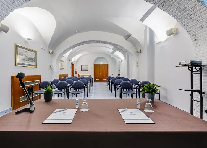 Western Plaza 4* Nápoly