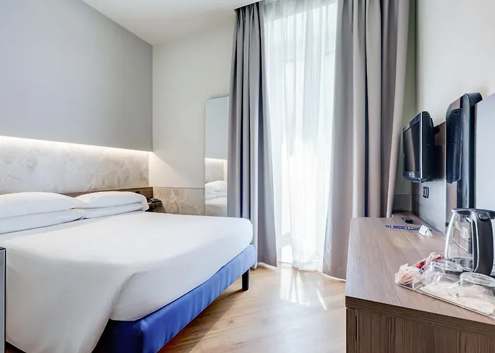 Western Plaza Nápoly