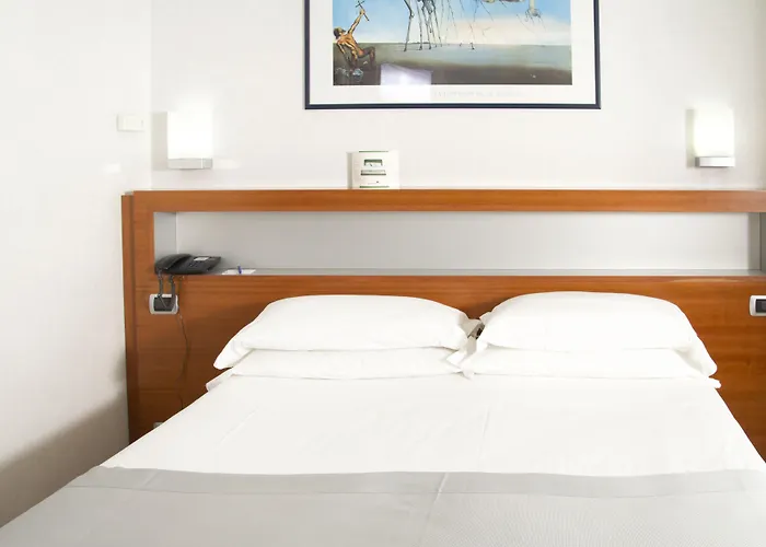 Western Plaza 4* Nápoly