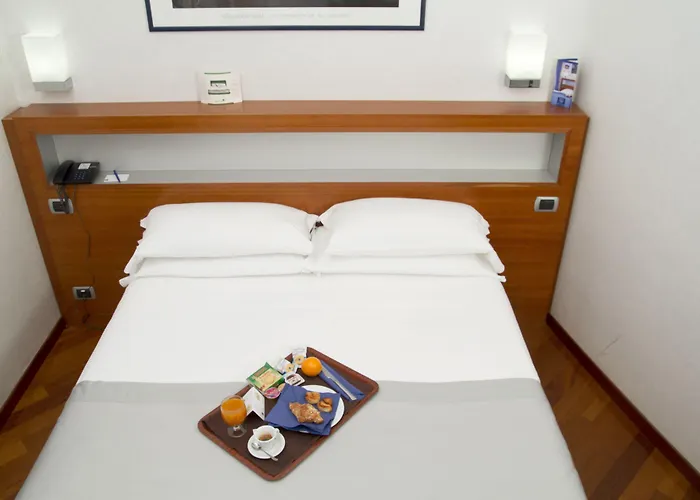 Western Plaza Szálloda 4*