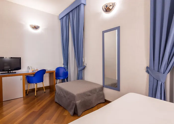 Western Plaza 4* Nápoly