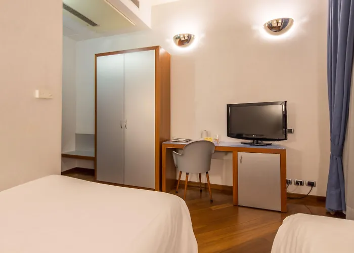 Western Plaza Nápoly