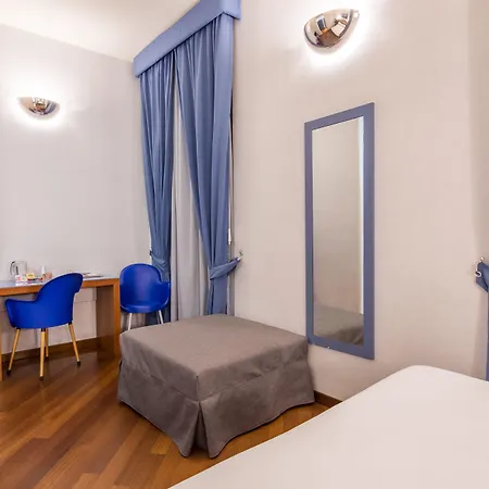 Western Plaza 4* Nápoly